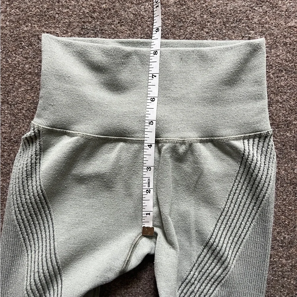 Lululemon Aerial Silk Tight Grey Sage Green Seamless Knit Leggings 28” Size 2_11